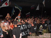 Фан-клуб группы Агата Кристи на фестивале Нашествие 2005 - фото