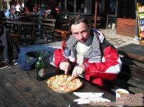 Свежеприготовленная пицца за 10 левов (около 5 евро или 170 рублей) - фото