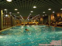 Большой бассейн отеля Перун - фото