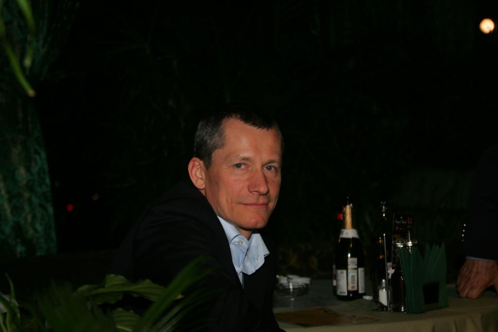 Андрей Шаронов (ГК Тройка Диалог) - Business FM - пионерская вечеринка от радиостанции (Royal Beach, Санкт-Петербург) 2008-06-07 23:31:15