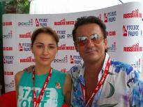 Олег Меньшиков с женой Настей - фото