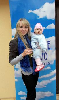 Счастливая Ольга с дочкой Настенькой - фото