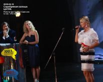 Анна Семенович получает Серебряную Калошу - фото