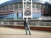 Александр Демин на фоне стадиона «Миллениум» - фото