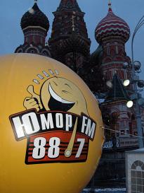 «Колобок» радио «Юмор FM» на фоне «Василия Блаженого» - фото