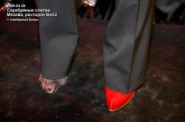 Ксения Собчак потеряла туфельку, когда поднималась на сцену. Прямо как Золушка! - фото