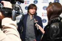 Роман Емельянов дает интервью - фото