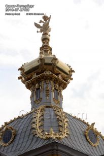 Один из куполов Церковного корпуса Большого Петергофского дворца - фото