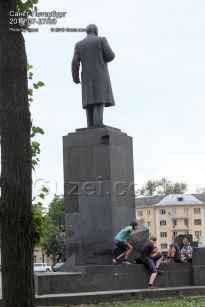 Памятник Ленину на Софийской площади в Новгороде - фото