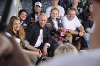 Путин поздравил с днем рождения бойца стройотряда Елену Писакову - фото