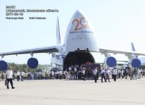 Ан-124 "Руслан" с поднятым для загрузки носом - фото