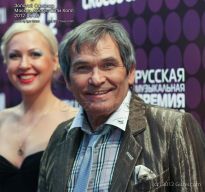 Бари Алибасов с женой - фото