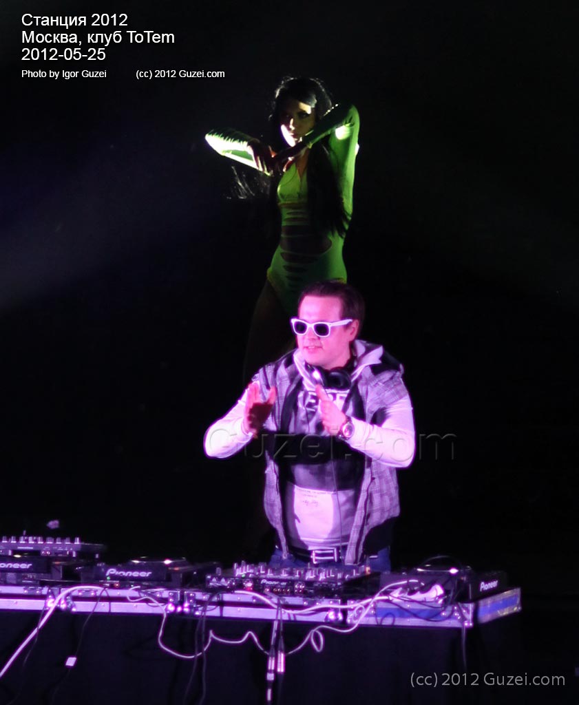 DJ Chris Parker с тенью - Станция 2012 (Москва, клуб ToTeM) 2012-05-26 00:05:40