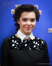 Аделина Сотникова в чёрном платье - фото