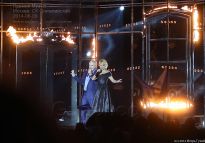 Валерий Меладзе и Валерия на огненной сцене - фото