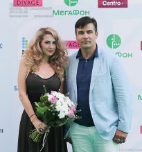 Ева Анри и саночник Альберт Демченко - фото