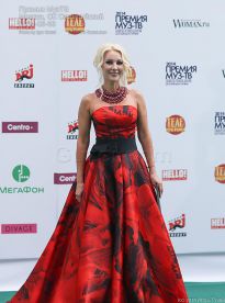 Лера Кудрявцева в красном платье от Игоря Гуляева - фото