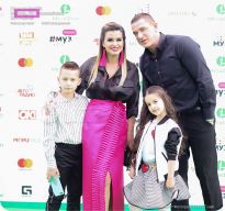 Ксения Бородина с мужем и детьми - фото
