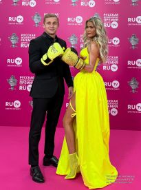 Саша Стоун (Александр Зарубин) и Лана Свит в боксёрских перчатках