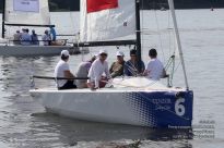 Лодка №6 яхт-клуба Tenzor с экипажем Альфа-банка - фото